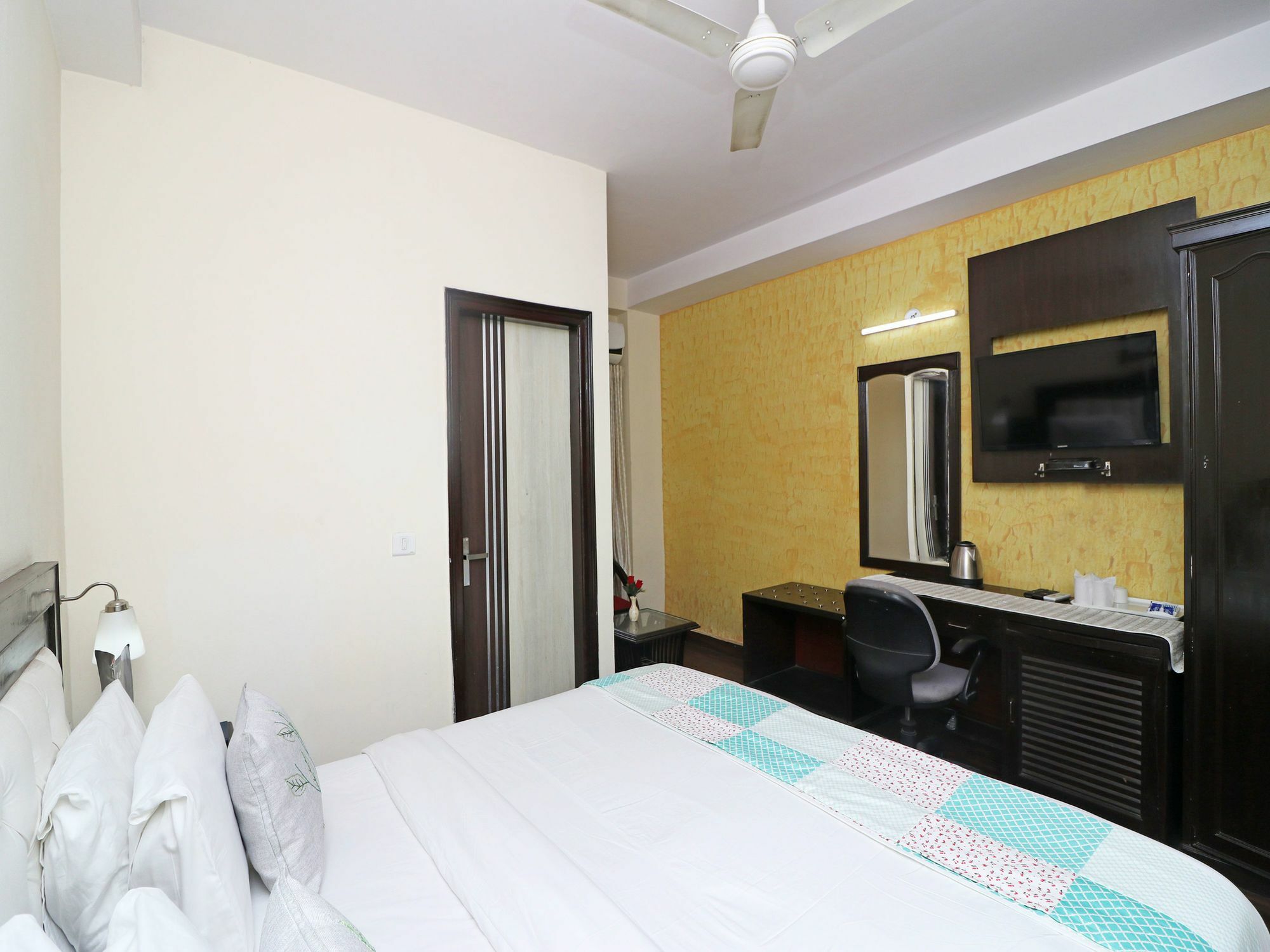 Oyo 13451 Star Corporate Avenue Hotel New Delhi Exterior photo